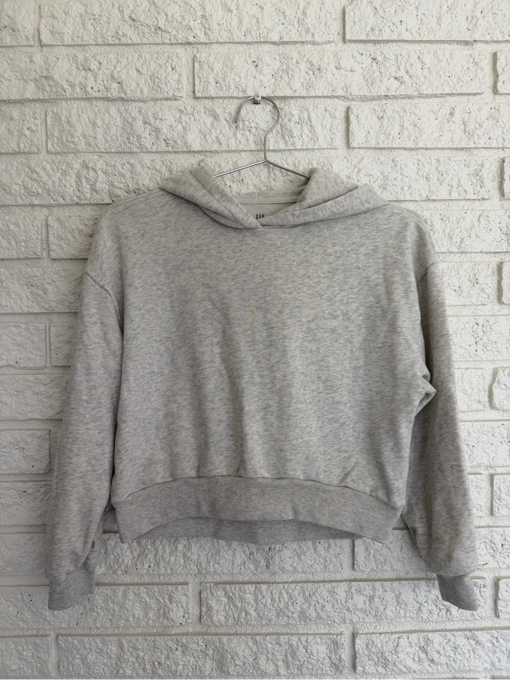 GAP NWOT Light Gray Cropped Hoodie - Girls’ Sweatshirt